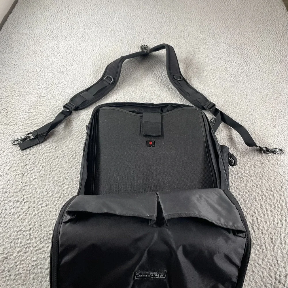 Victorinox Black Laptop Bag/Briefcase w/Multiple Pockets, fits 16